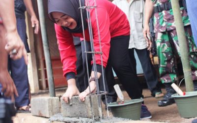 Warga Sengkuyung Gotong Royong, Plt Bupati Siap Bantu Perluasan Lapangan Desa Nangkasawit