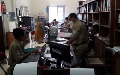 KESIBUKAN TIM PENGELOLA KEUANGAN